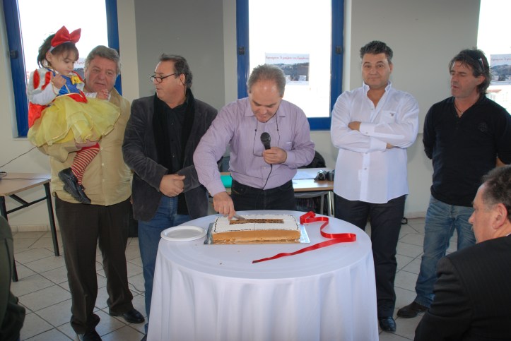 Γαλιατσατος Ηλιας- 2009-12-31- κοπή Πίτας (19)