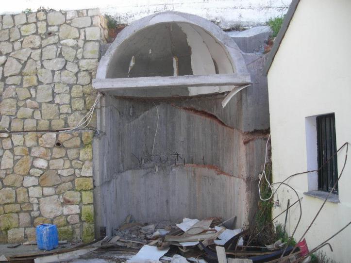 Στο εικονοστάσι που φτιάχνει το Ε.Σ στην Βάση του τοιχίου θα τοποθετηθεί  η Εικόνα της Παναγίας που βρέθηκε στα θεμέλια του τοιχίου 