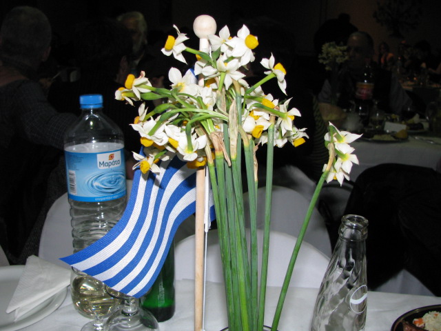 1Βιολετες απο το Ληξουρι στολισαν την αιθουσα