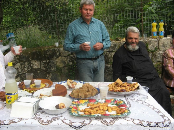 417940_522682947790971_630890003_n