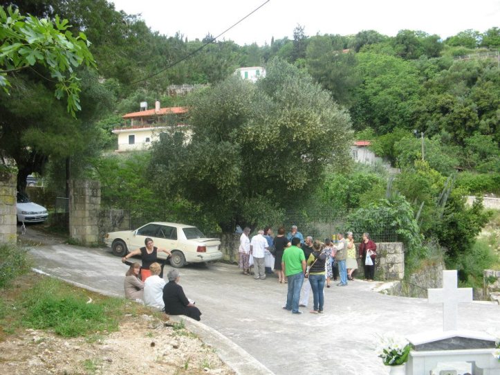 922877_522683111124288_198638294_n