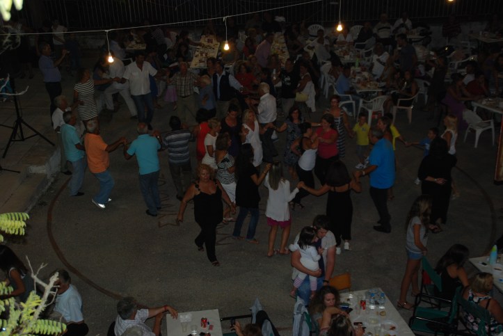 2011-08-16-συνεστιαση-3-χορος (7)