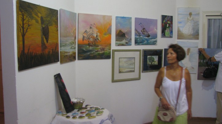 2015-08-08 εκθεση ζωγραφικης Κελι Καμιναρατα (24)