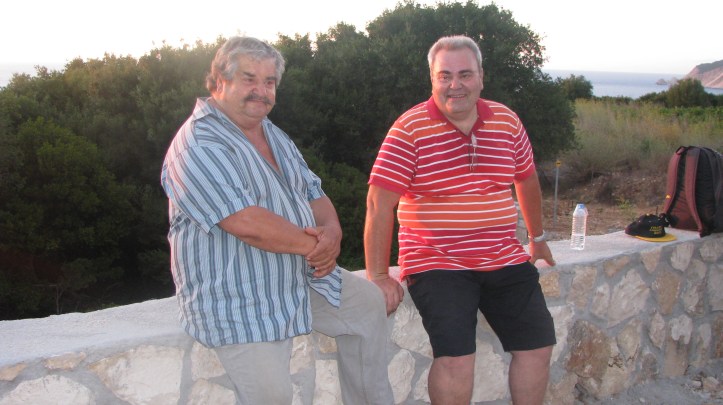 Ο Θοδωρής και ο Κυριάκος περιμένουν με αγωνία την Ριγανάδα τους