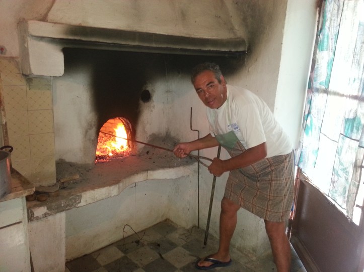 ο Κώστας καίει τον Φούρνο