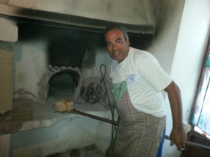 Ο Κώστας αρχίζει το ξεφούρνισμα