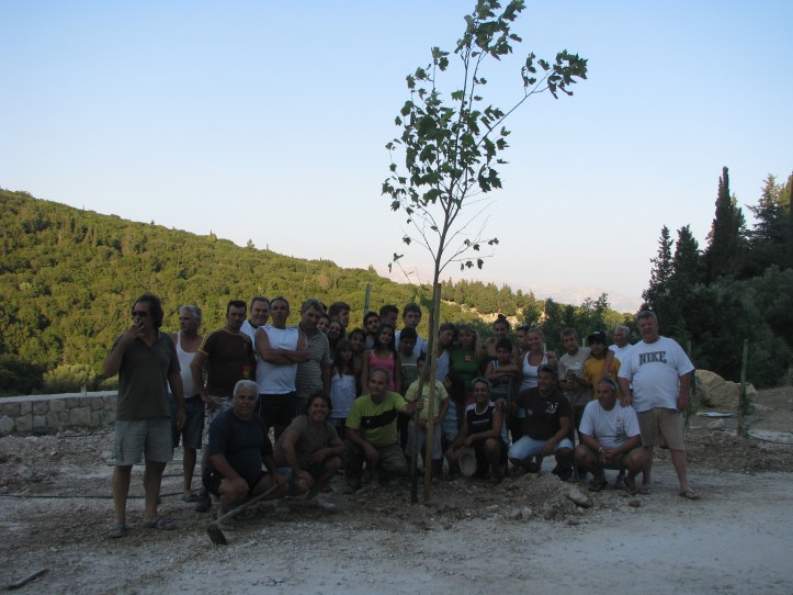 2010-08-14-Δενδροφυτευση Νεκροταφειου (97)
